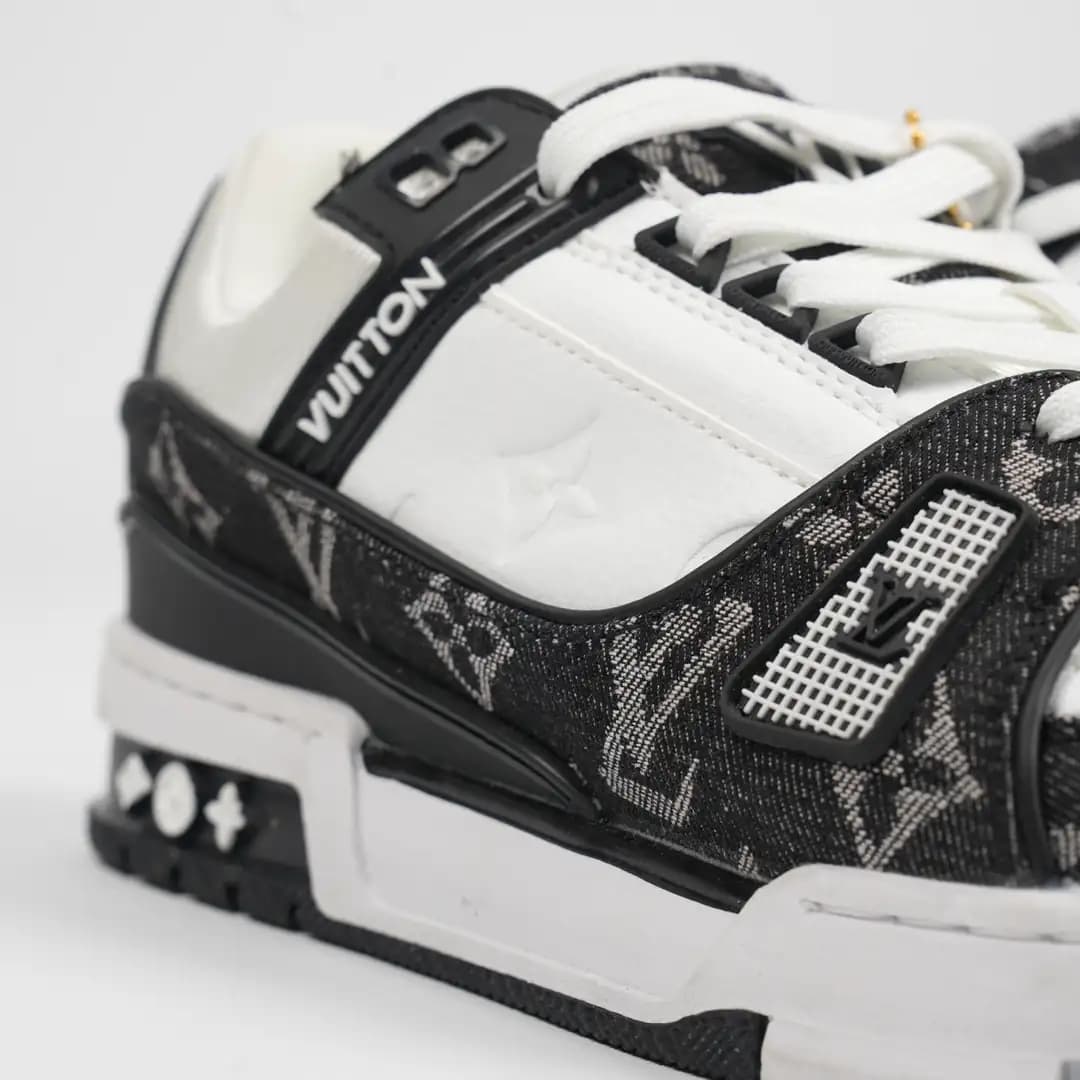 Louis Vuitton sneakers black and white 3/3