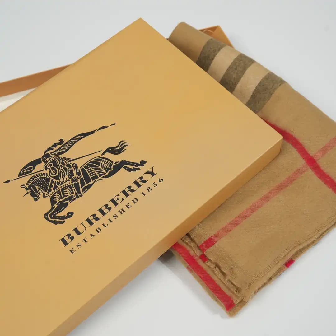 Burberry scarf 2/3