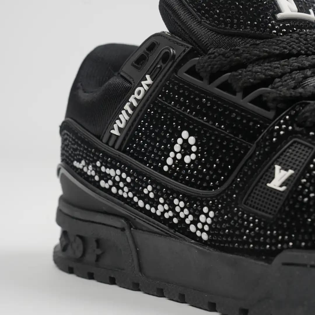 Louis Vuitton Shiny sneakers 3/3