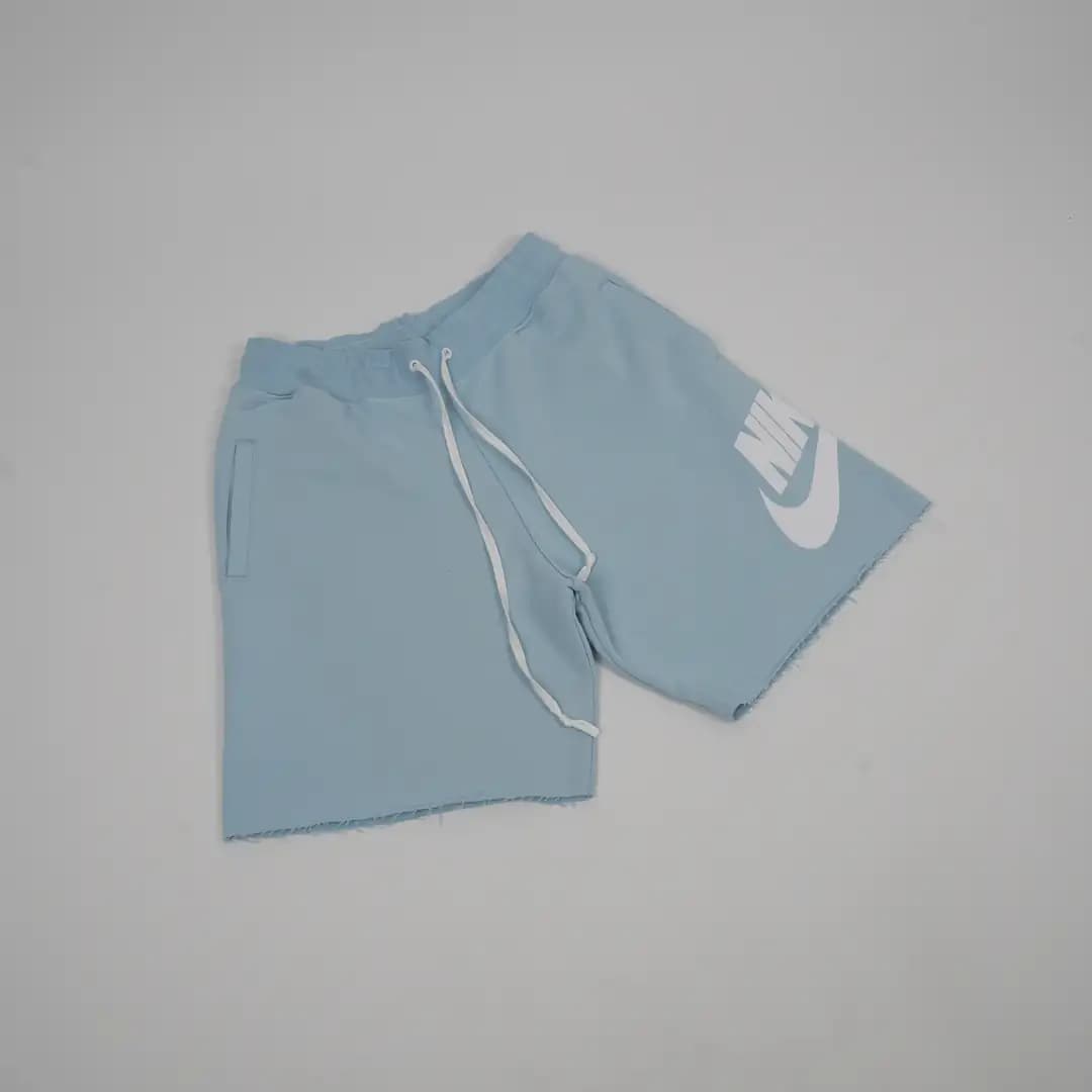 Nike shorts 2/3